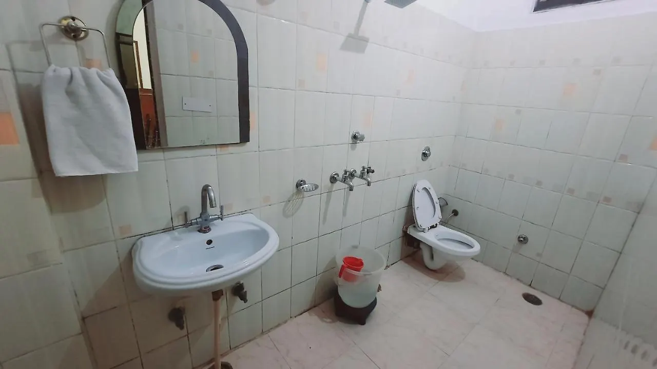 Hotel Holiday Inn Paradise Chandigarh 2*,