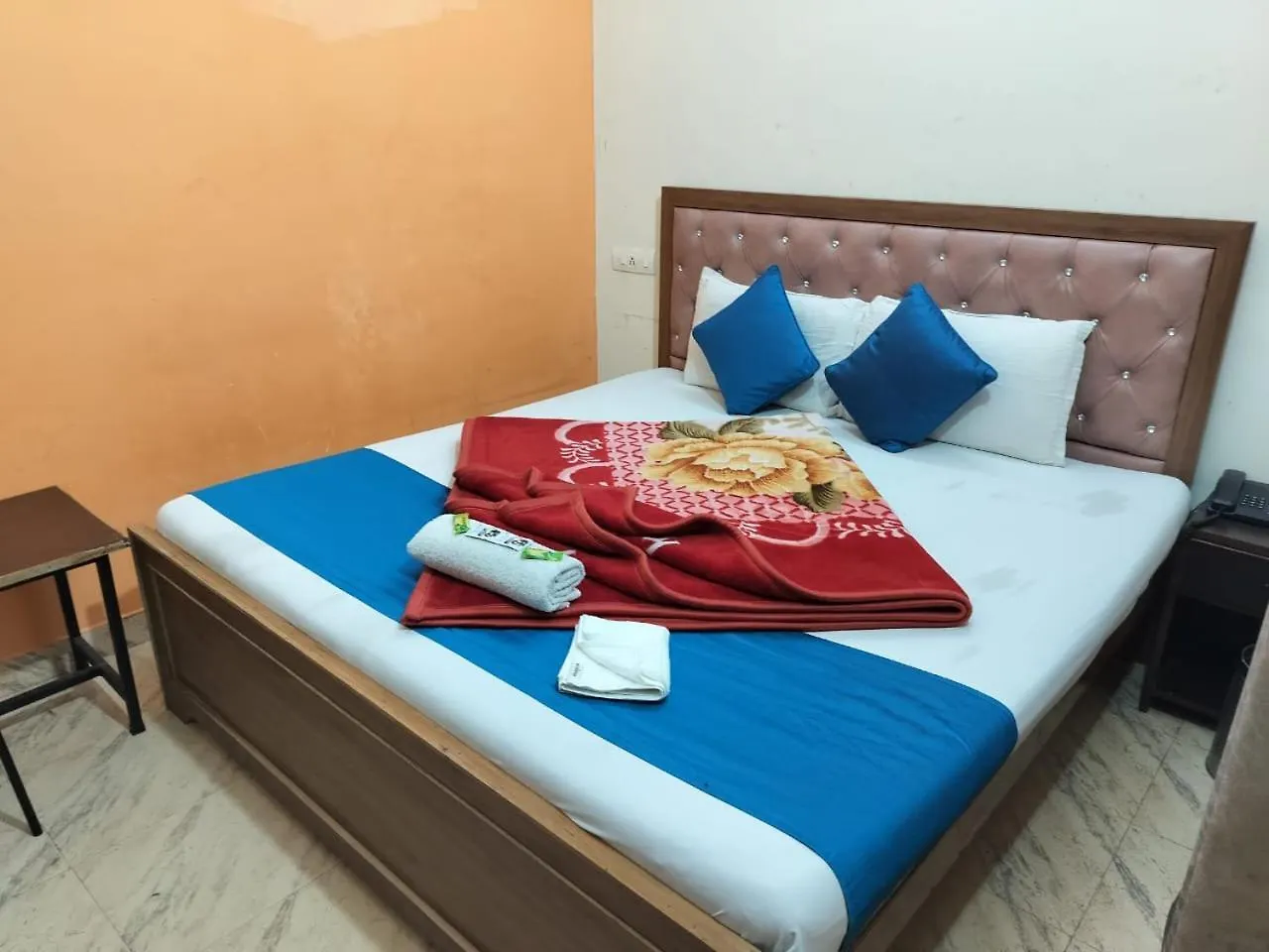 Hotel Holiday Inn Paradise Chandigarh 2*,