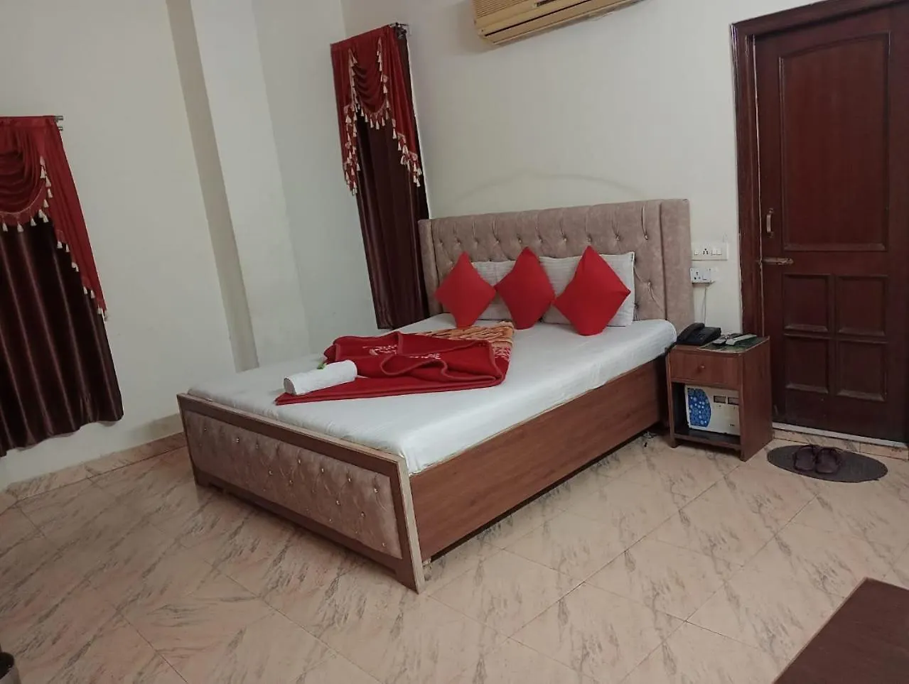 Hotel Holiday Inn Paradise Chandigarh