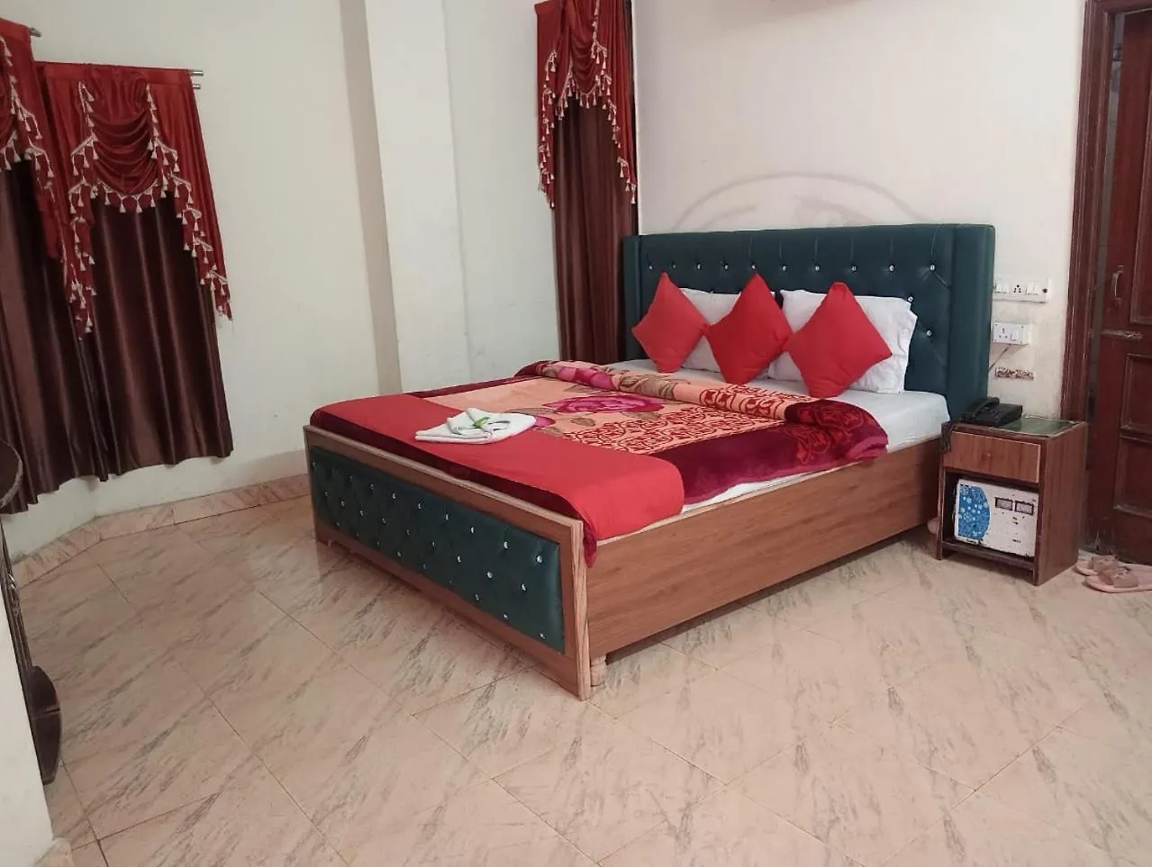 Hotel Holiday Inn Paradise Chandigarh 2*,  India