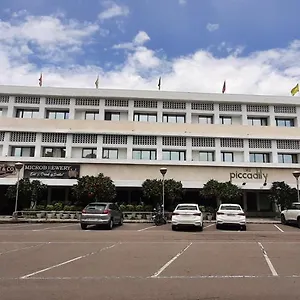 昌迪加尔皮卡迪里酒店 Chandīgarh